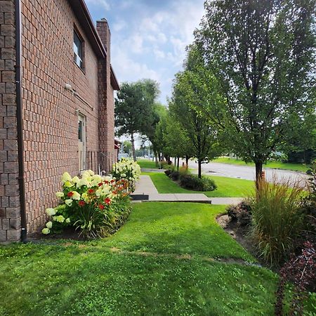 Canadas Best Value Inn-Richmond Hill Buitenkant foto