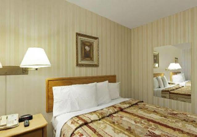 Canadas Best Value Inn-Richmond Hill Buitenkant foto
